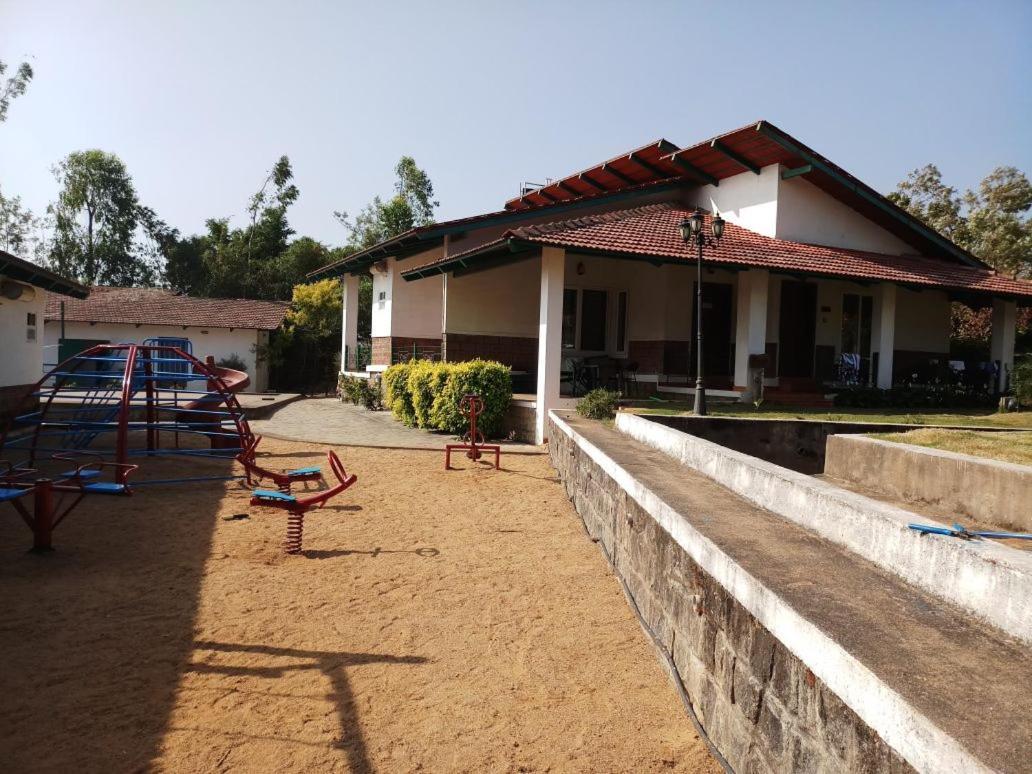 Eka Resort Hasszan Kültér fotó